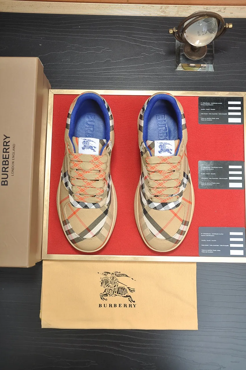 Men's shoes 💰540💶【Burberry】Classic low-top sneakers｜Imported cowhide with classic plaid fabric｜Sheepskin lining｜Original outsole｜Fine workmanship and comfortable to wear Size: 38-44 (customized at 45)